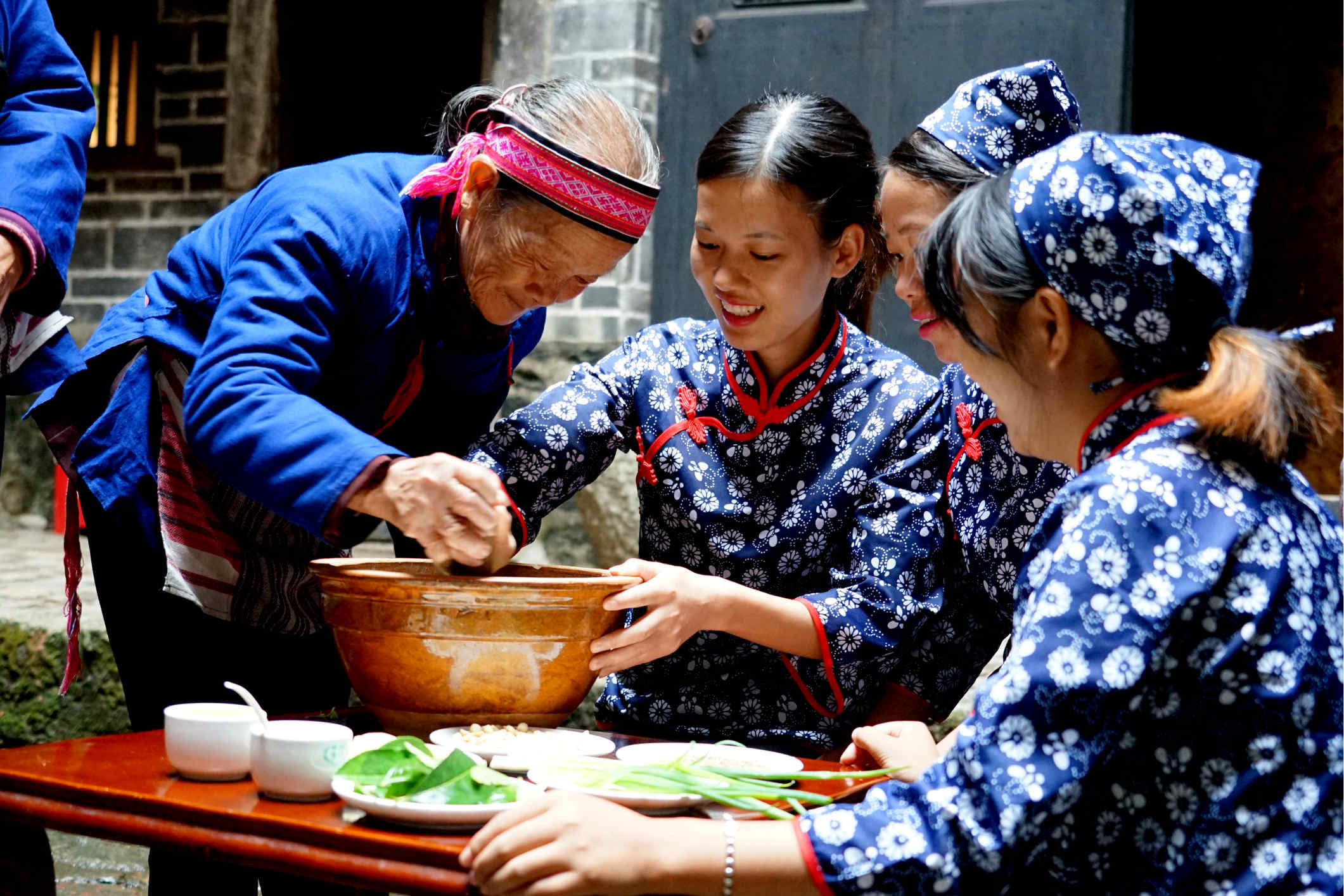 Gannan Hakka Pounded Tea Making Technique
